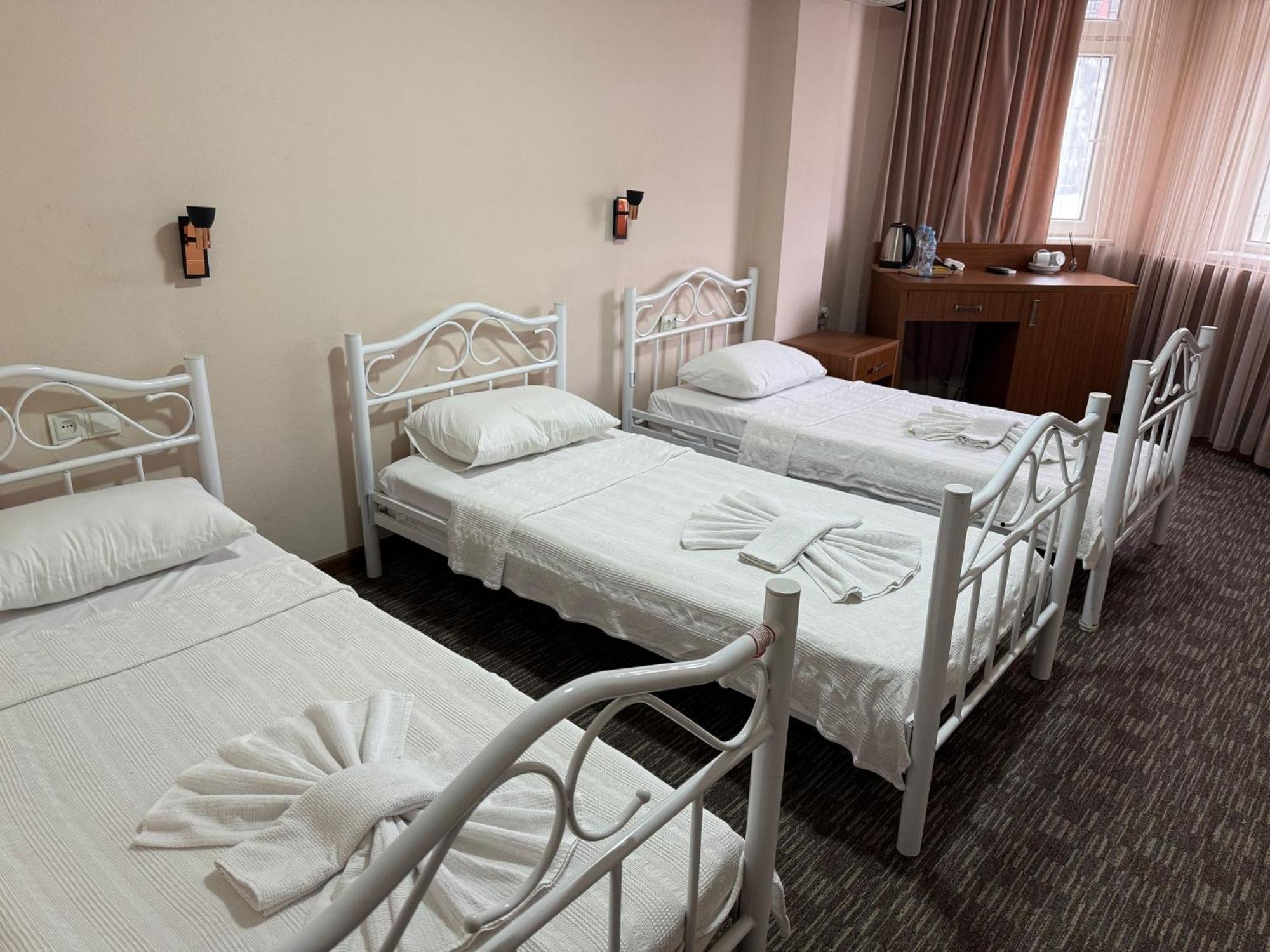 L Bakuri Hotel Batumi Bagian luar foto