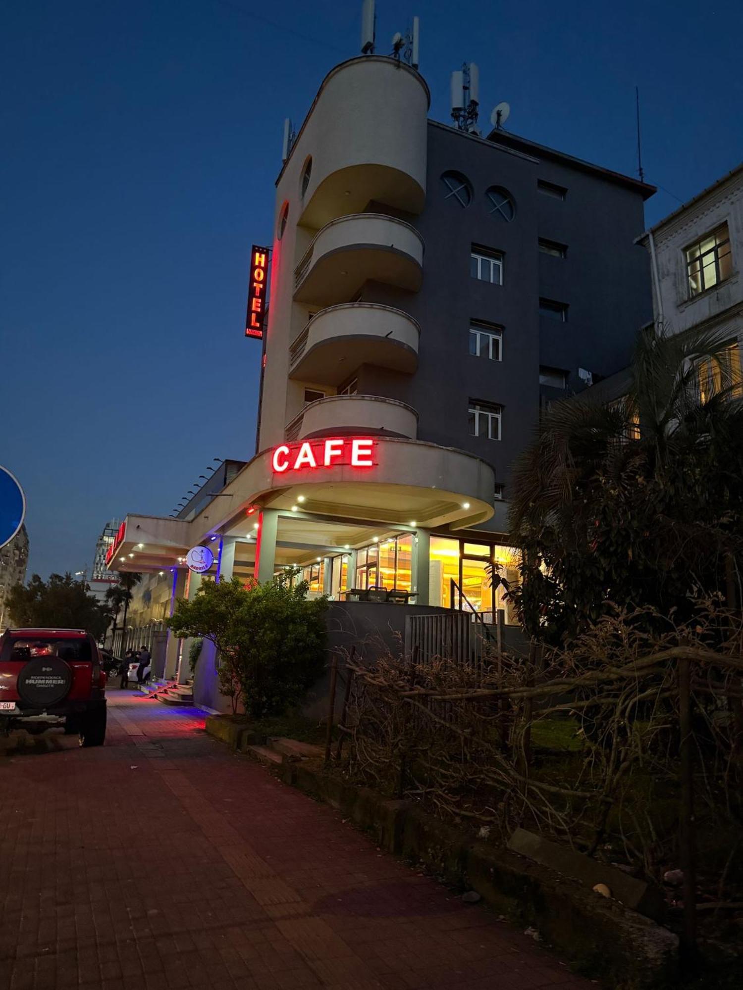 L Bakuri Hotel Batumi Bagian luar foto